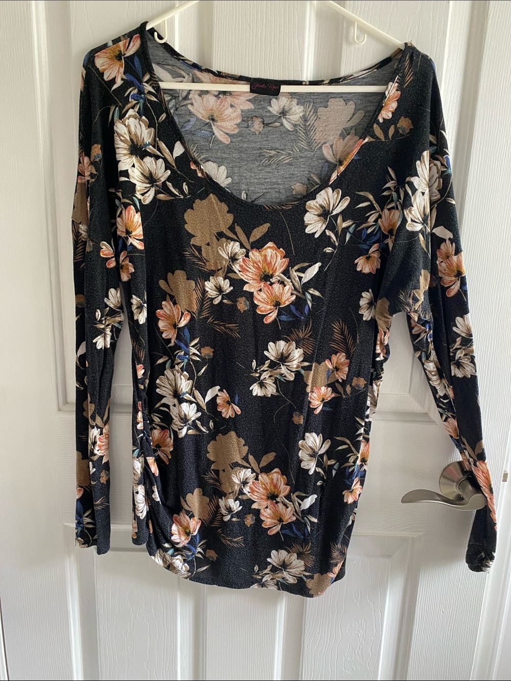 Scoop Neck Long Sleeve Floral Top - Black/Peach - Unknown Brand